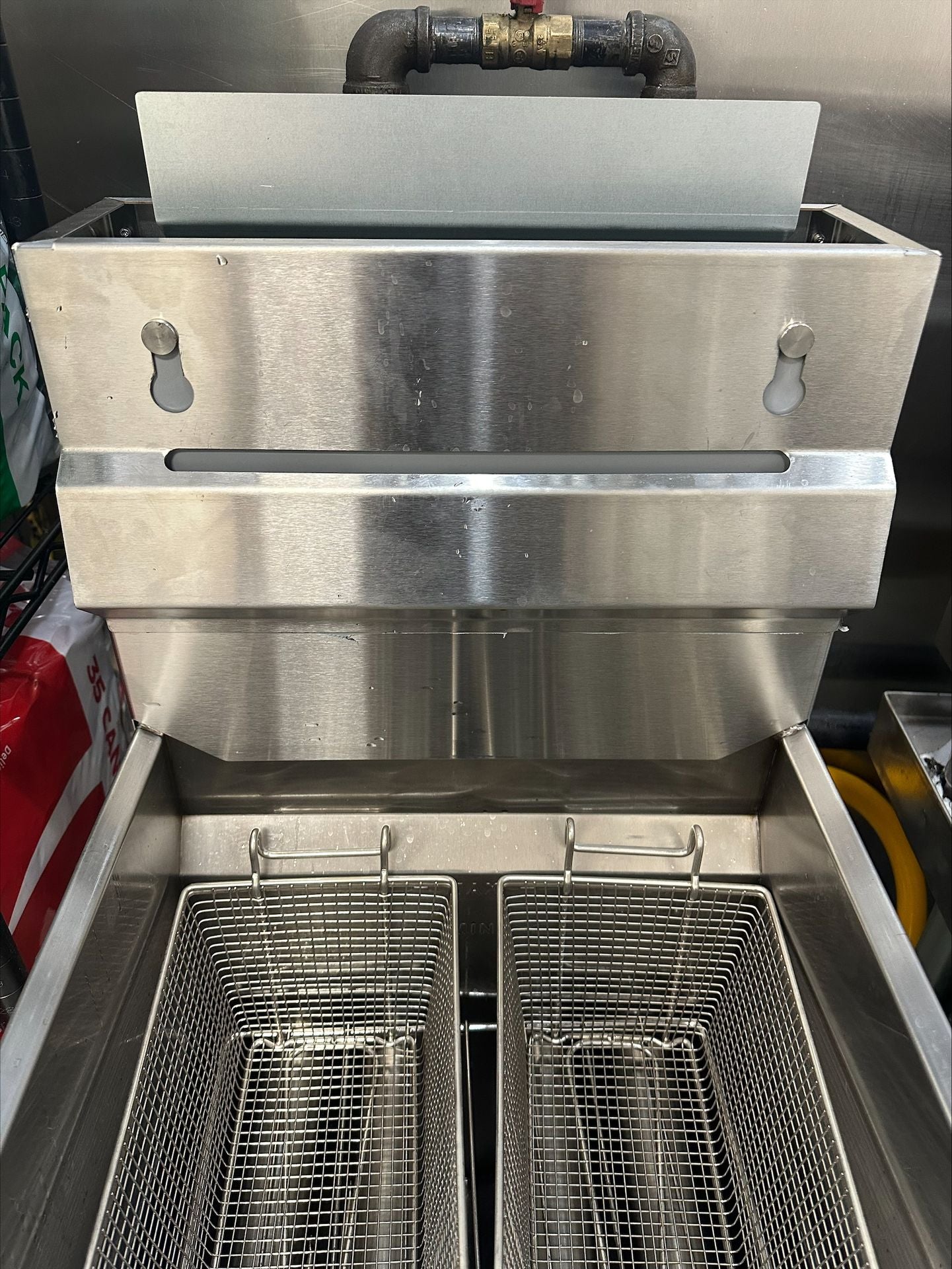40 lb. Commercial Gas Deep fryer standing (NAT OR LP)- (90,000 BTU)