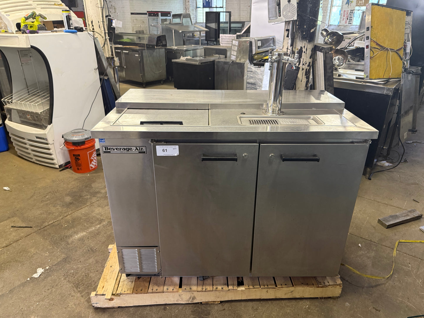 BEVERAGE AIR DD50C USED DOUBLE TAP BEER DISPENSER KEGERATOR REFRIGERATOR