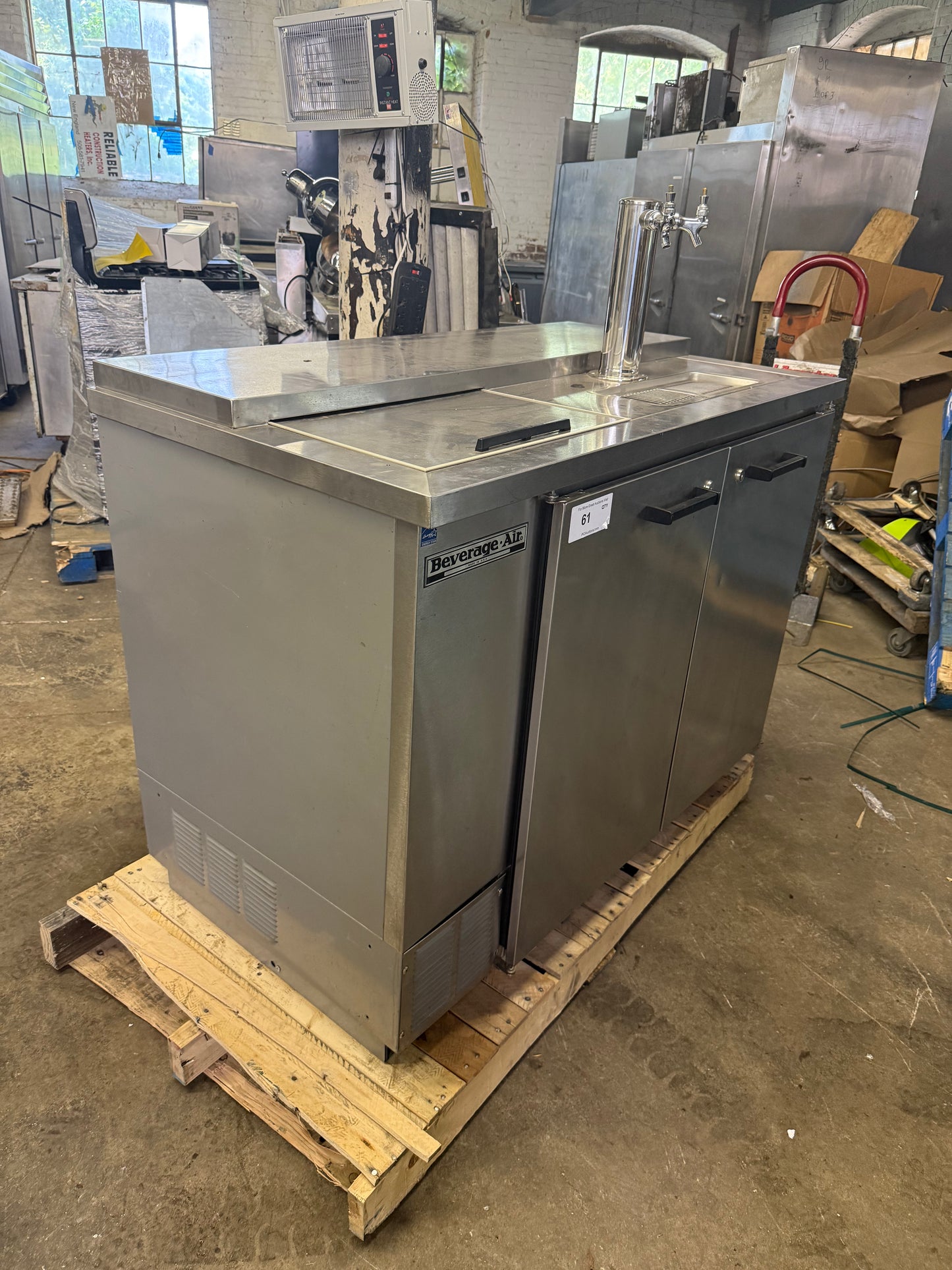 BEVERAGE AIR DD50C USED DOUBLE TAP BEER DISPENSER KEGERATOR REFRIGERATOR