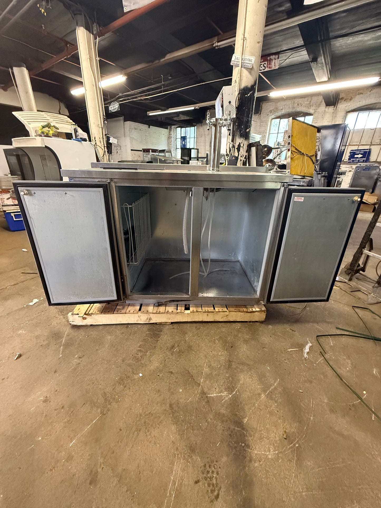BEVERAGE AIR DD50C USED DOUBLE TAP BEER DISPENSER KEGERATOR REFRIGERATOR