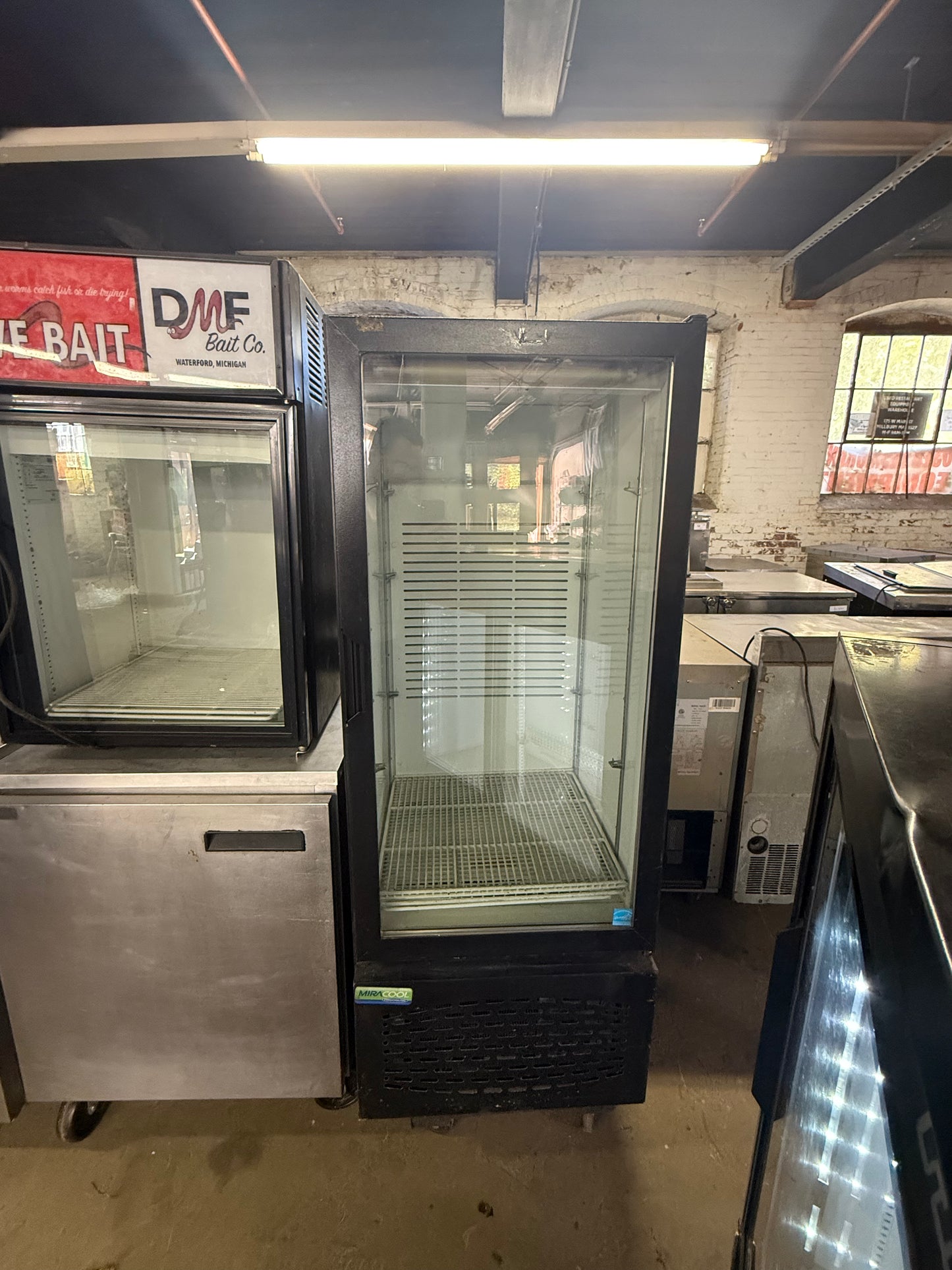 FRIGOGLASS MC300-V2 SINGLE DOOR GLASS REFRIGERATOR MERCHANDISER USED 10.6cu Ft