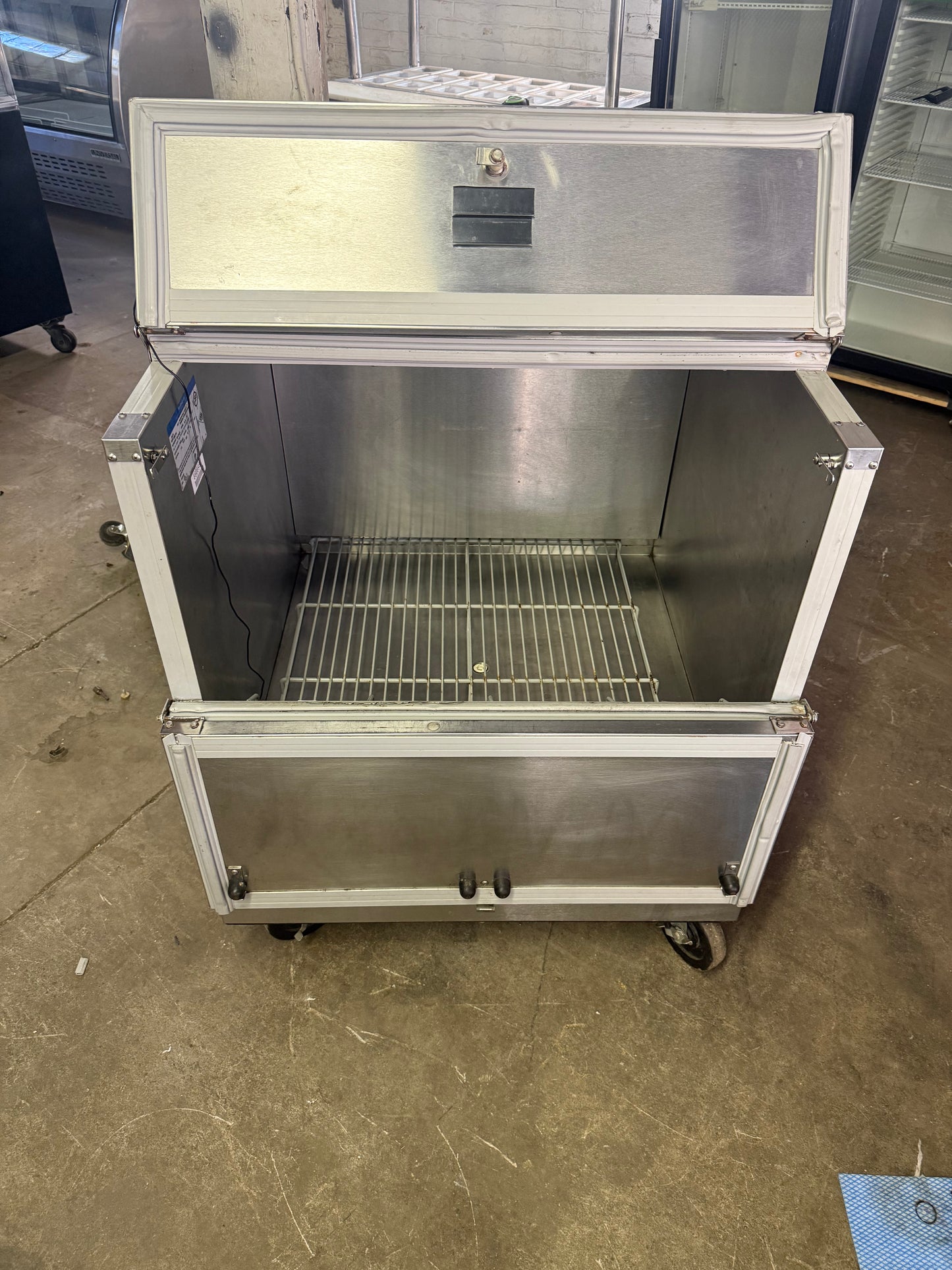 Beverage-Air SMF34 Milk Cooler w/ Top & Side Access - (512) Half Pint Carton Capacity, 115v USED