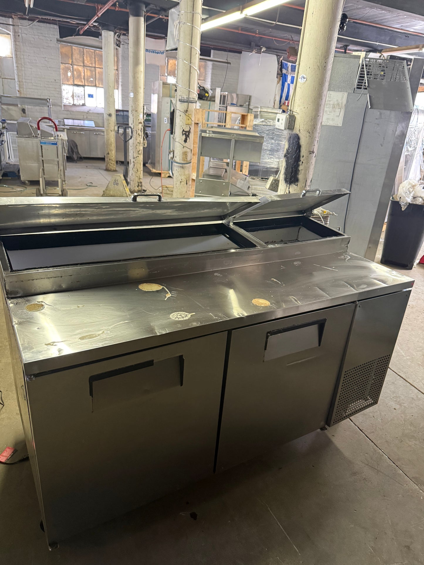 TRUE TPP-67 67” PIZZA PREP TABLE REFRIGERATOR COOLER USED