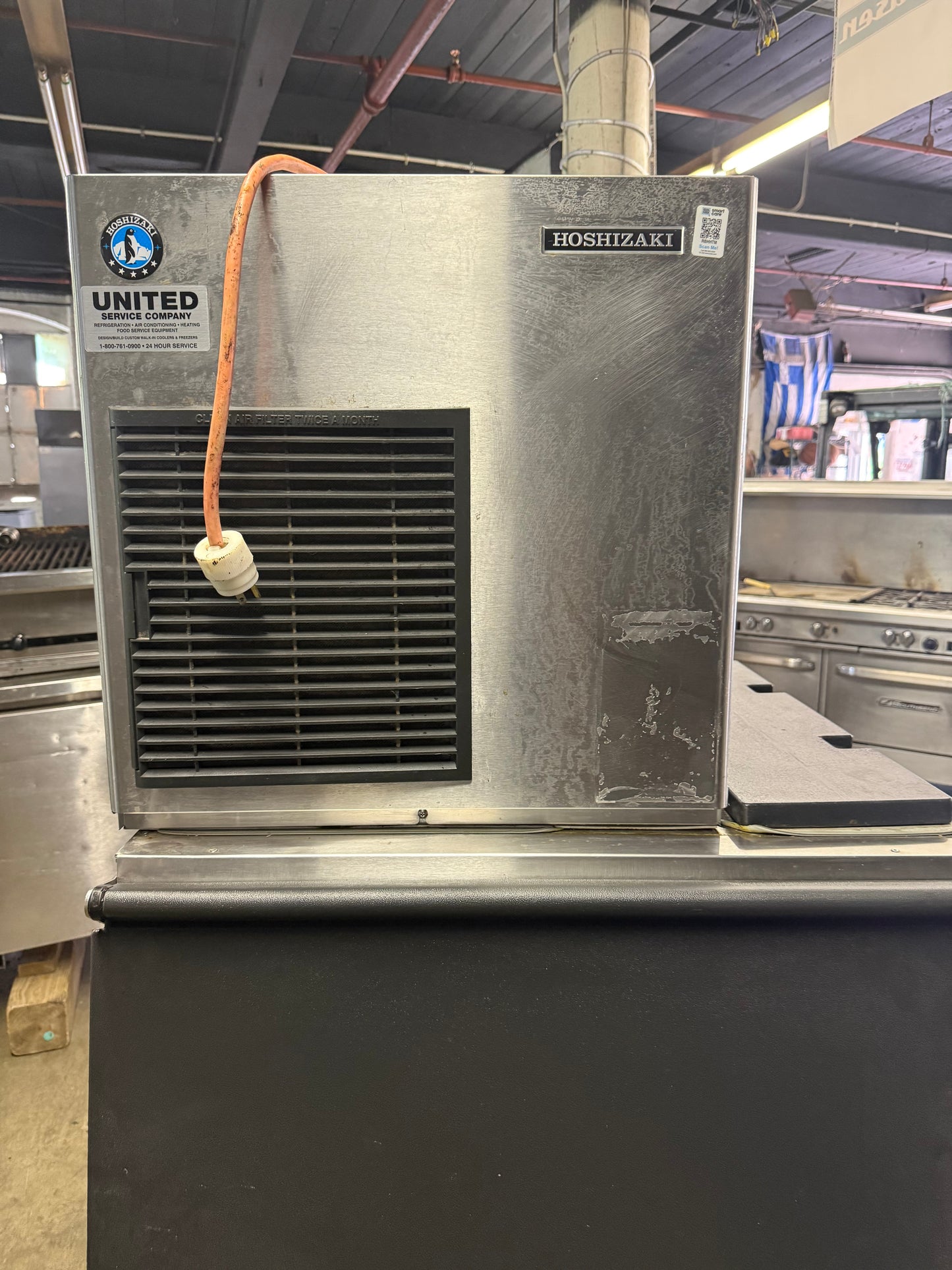 Hoshizaki F-450MAJ 492 Lbs Ice/24Hr Flake Ice Machine with Bin USED