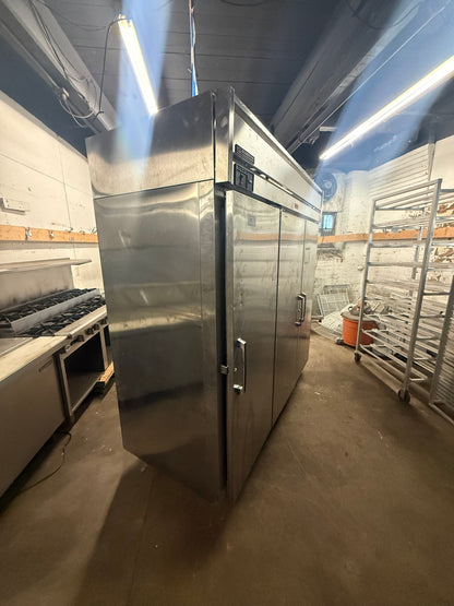 COMMERCIAL 3 DOOR STAINLESS STEEL REACH IN REFRIGERATOR USED 74”