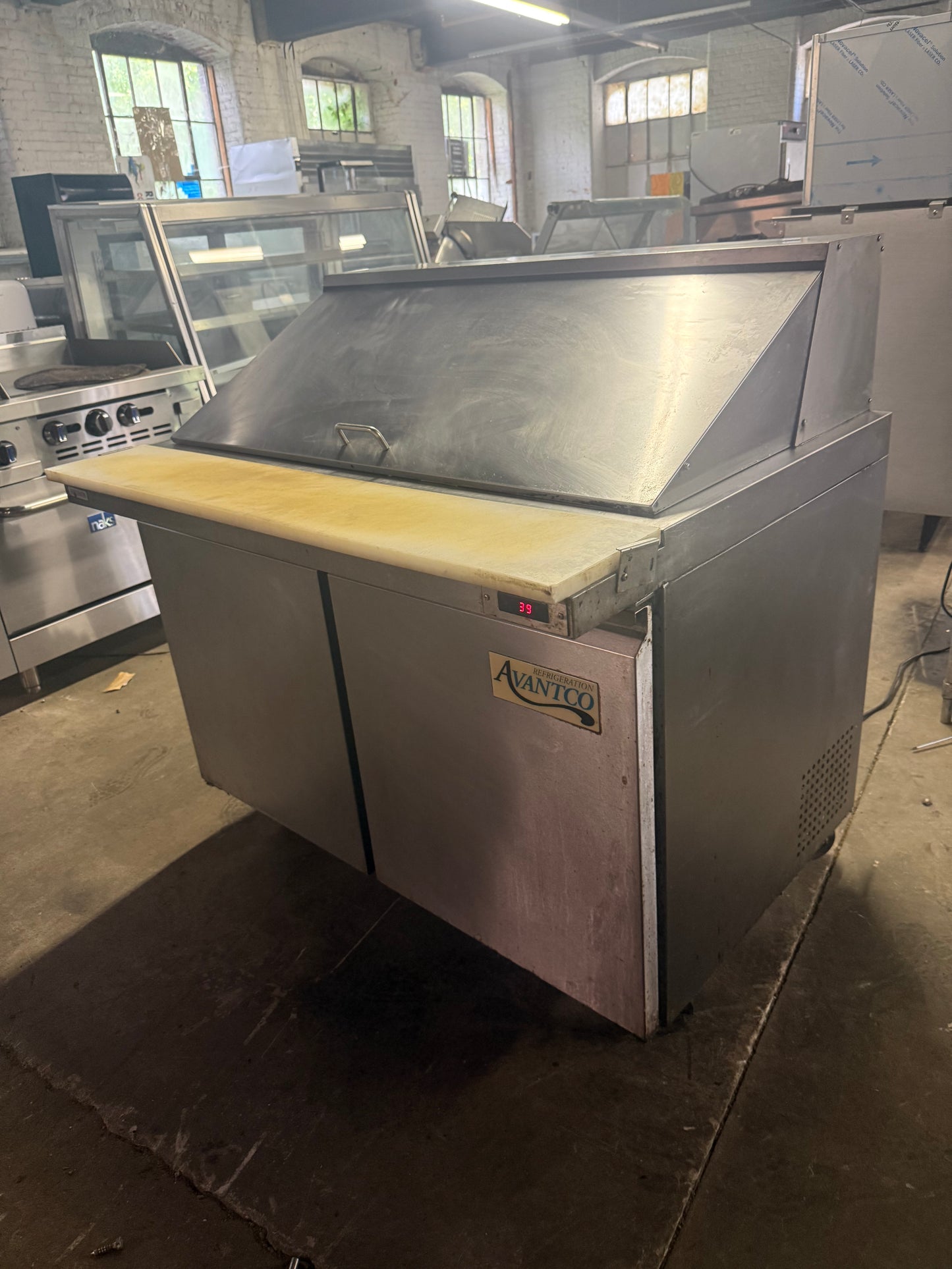 AVANTCO 48” MEGATOP REFRIGERATOR SANDWICH PREP TABLE COOLER USED