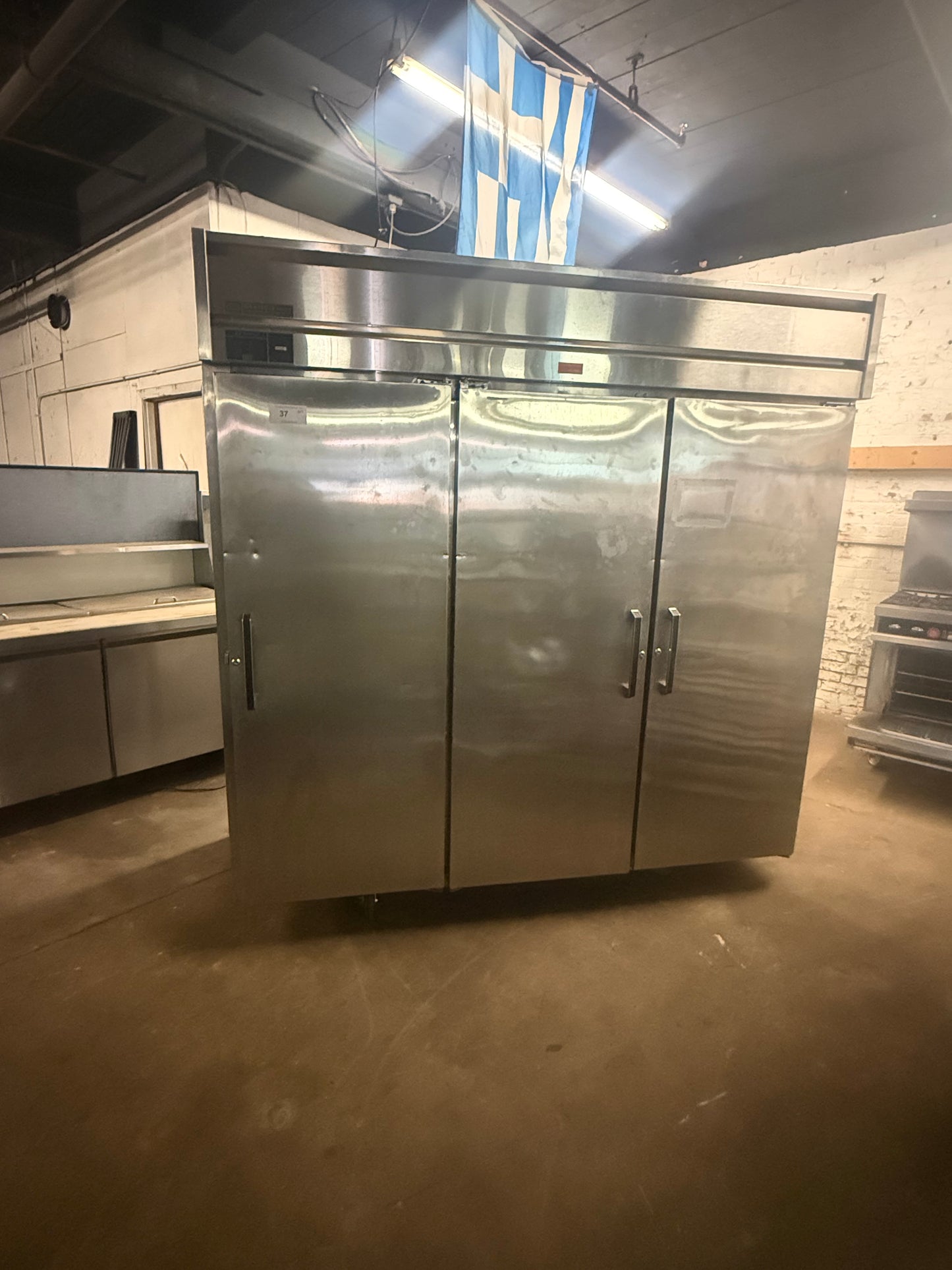 COMMERCIAL 3 DOOR STAINLESS STEEL REACH IN REFRIGERATOR USED 74”