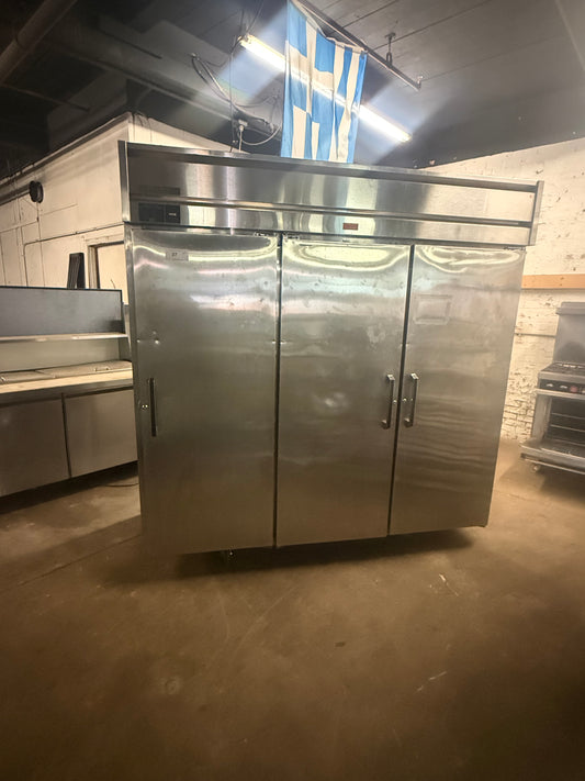 COMMERCIAL 3 DOOR STAINLESS STEEL REACH IN REFRIGERATOR USED 74”