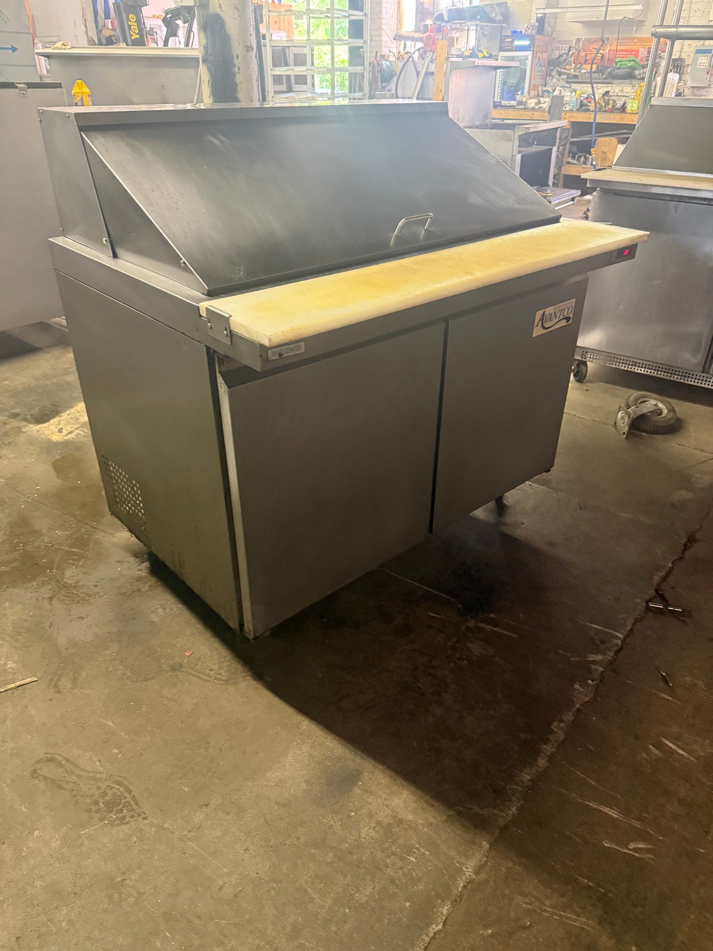 AVANTCO 48” MEGATOP REFRIGERATOR SANDWICH PREP TABLE COOLER USED