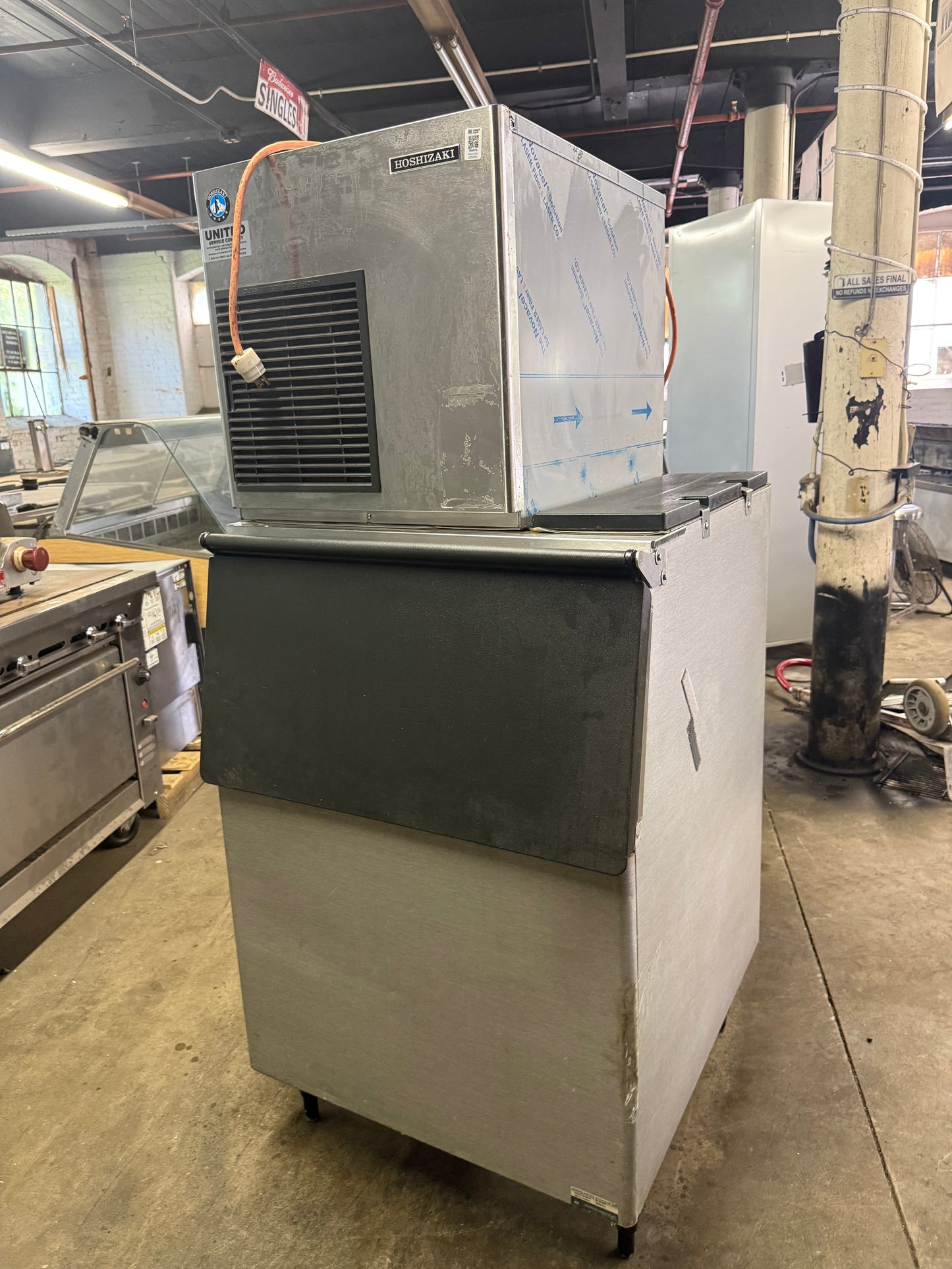 Hoshizaki F-450MAJ 492 Lbs Ice/24Hr Flake Ice Machine with Bin USED