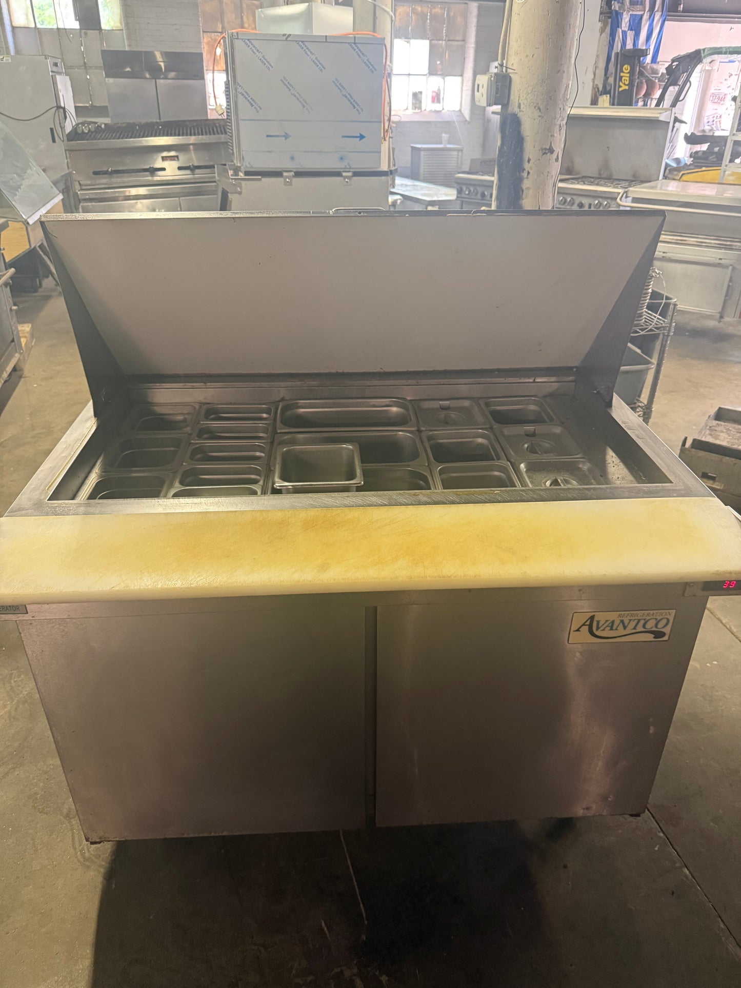 AVANTCO 48” MEGATOP REFRIGERATOR SANDWICH PREP TABLE COOLER USED