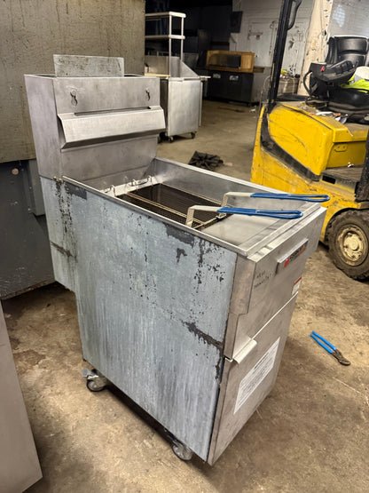 Cecilware Pro FMS403 Natural Gas Three Tube Floor Fryer - 90,000 BTU USED
