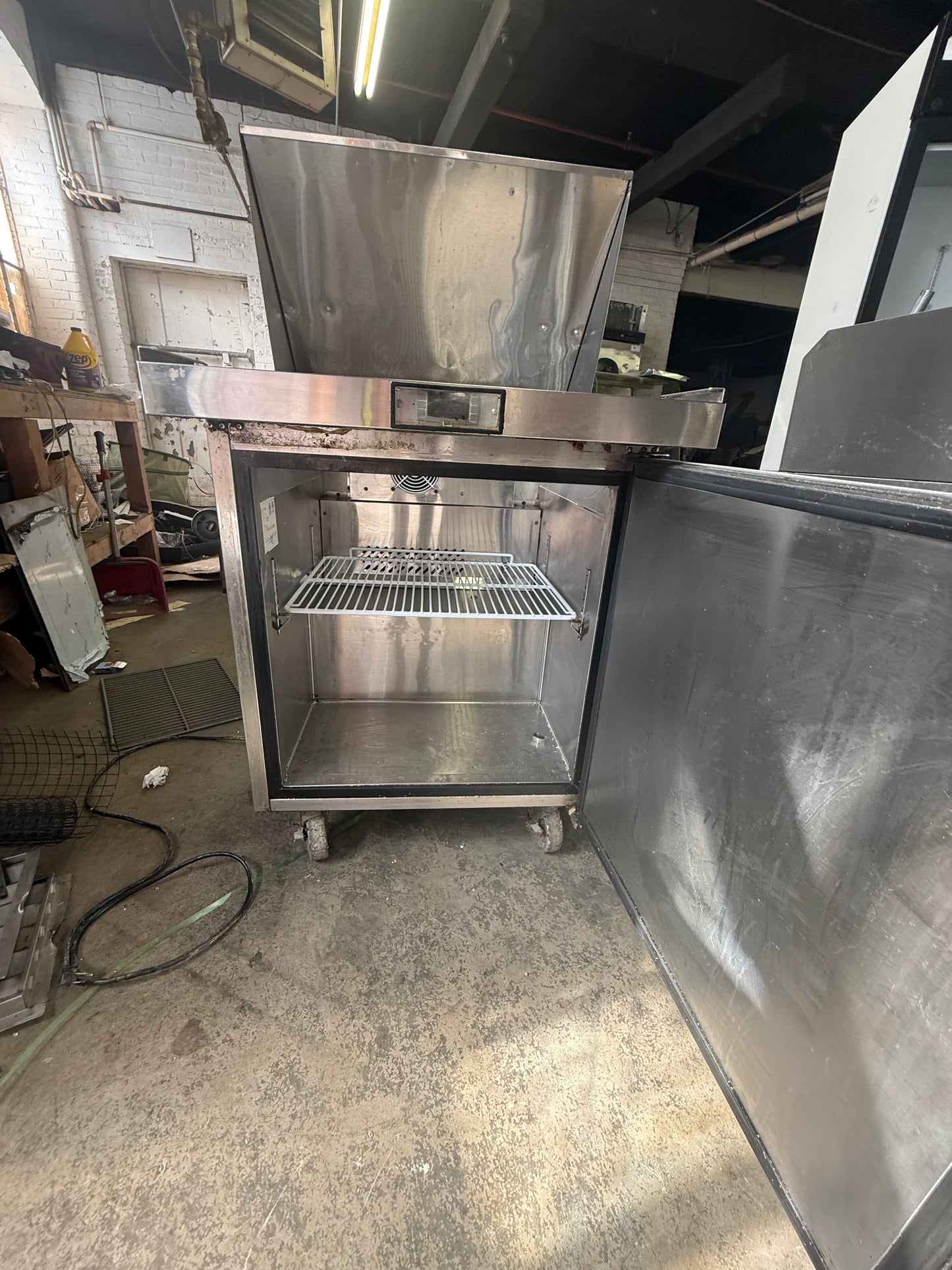 MIGALI 27” USED MEGATOP REFRIGERATOR COOLER PREP TABLE