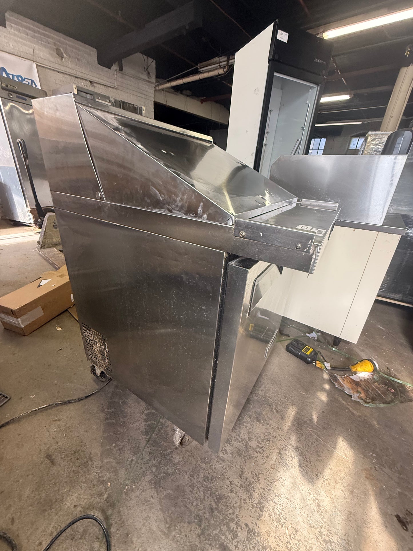 MIGALI 27” USED MEGATOP REFRIGERATOR COOLER PREP TABLE