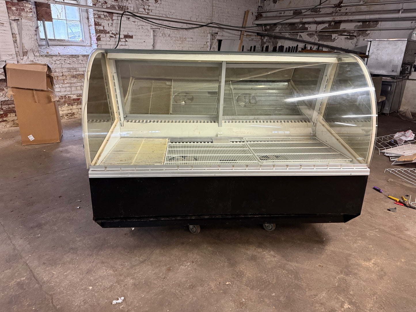 Federal 72" Deli Case
Refrigerator Cooler Curved Glass
USED SN6CD Full Service
Display Case
