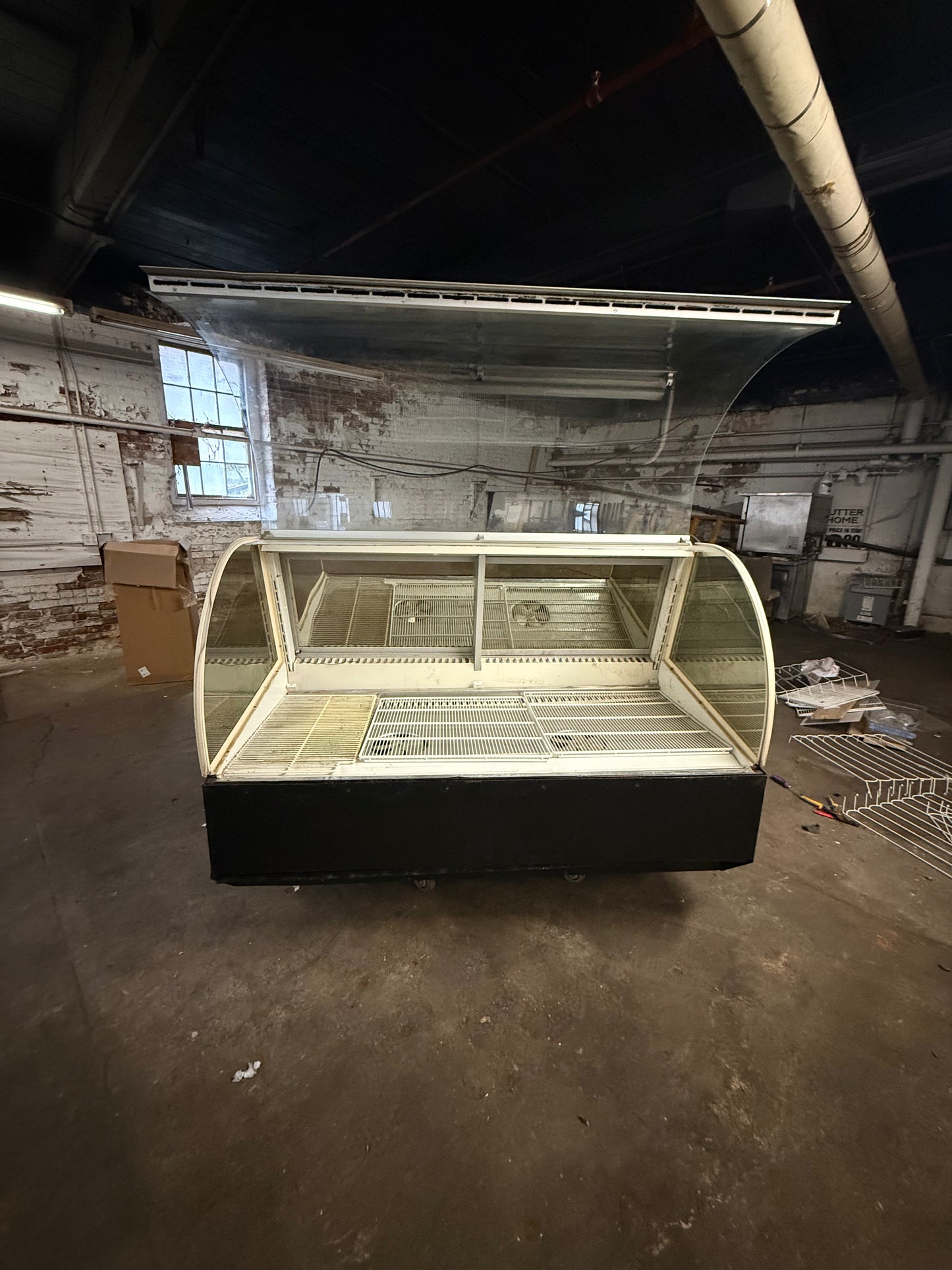 Federal 72" Deli Case
Refrigerator Cooler Curved Glass
USED SN6CD Full Service
Display Case