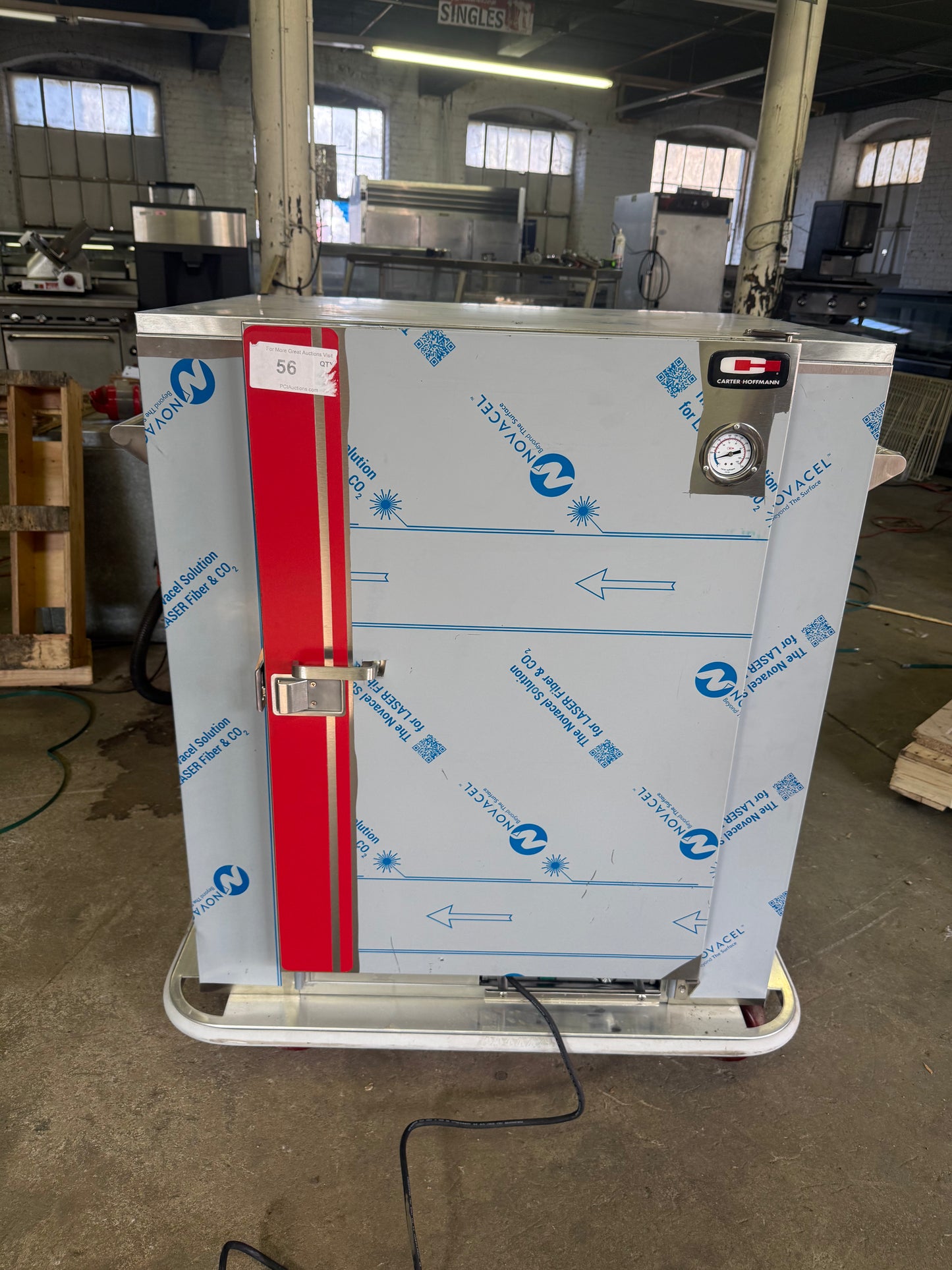 CarterHoffmann BB60 Heated Banquet Cart  (72) Plate Capacity SCRATCH AND DENT