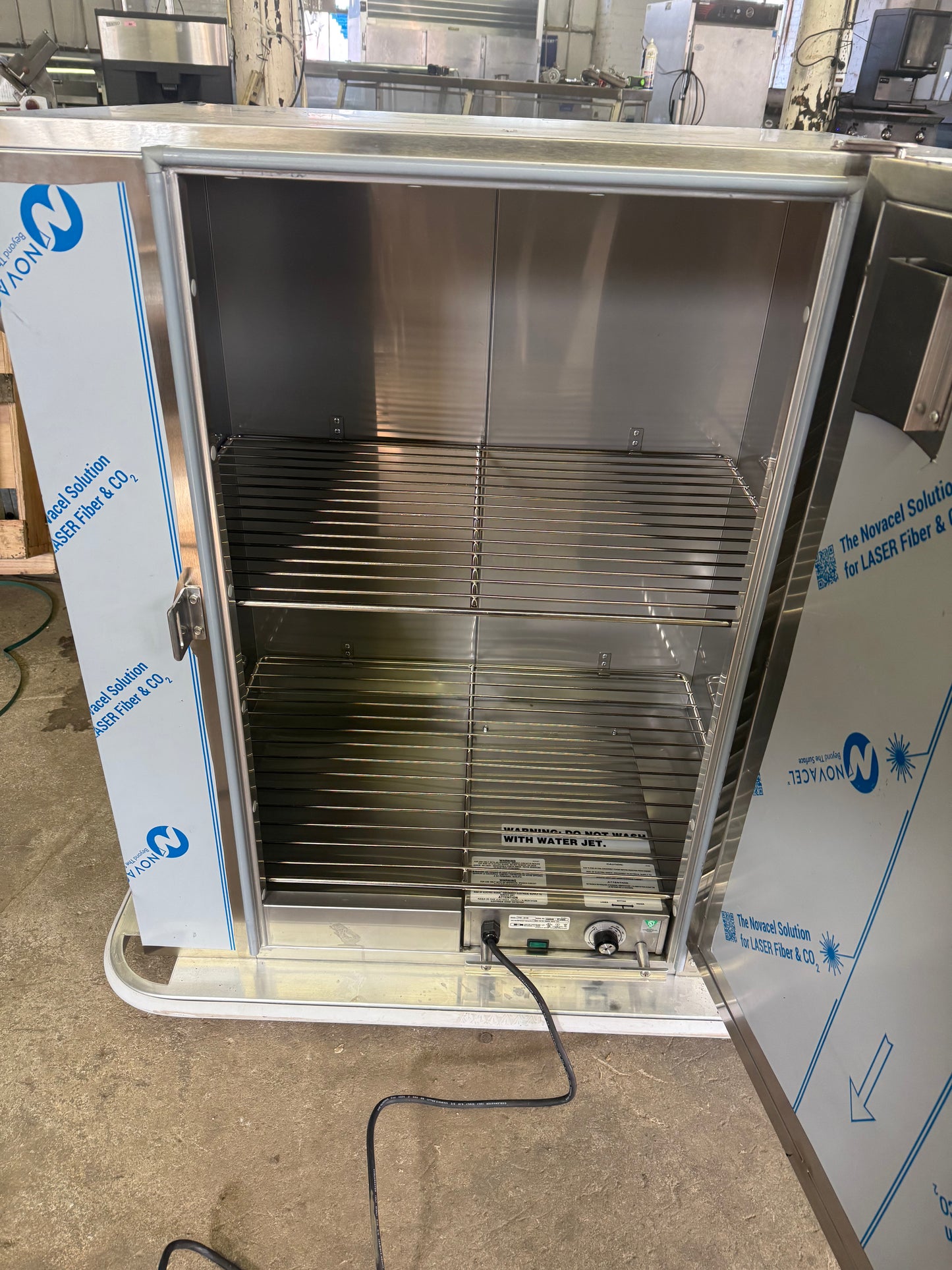 CarterHoffmann BB60 Heated Banquet Cart  (72) Plate Capacity SCRATCH AND DENT