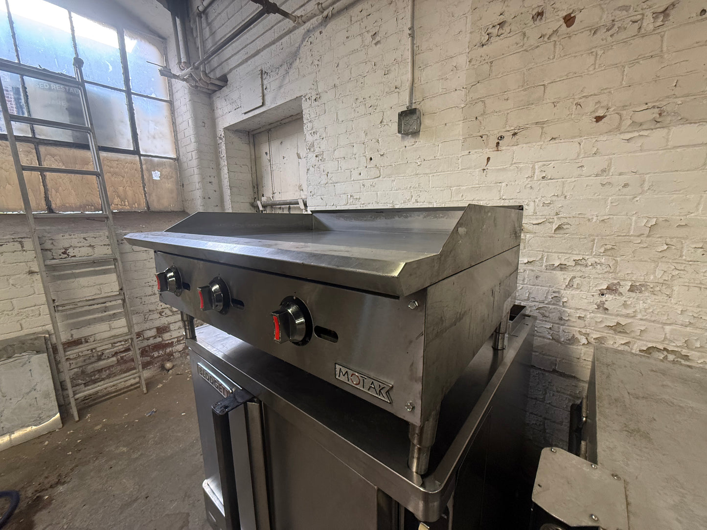 MOTAK 36” GAS THERMOSTATIC CONTROL GRIDDLE FLAT TOP GRILL USED