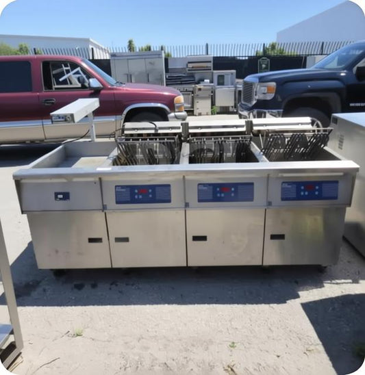 Pitco Battery of 3 Electric Fryer
FE18S-CQV & Dump Station with Hatco Warmer 208V 3PH USED