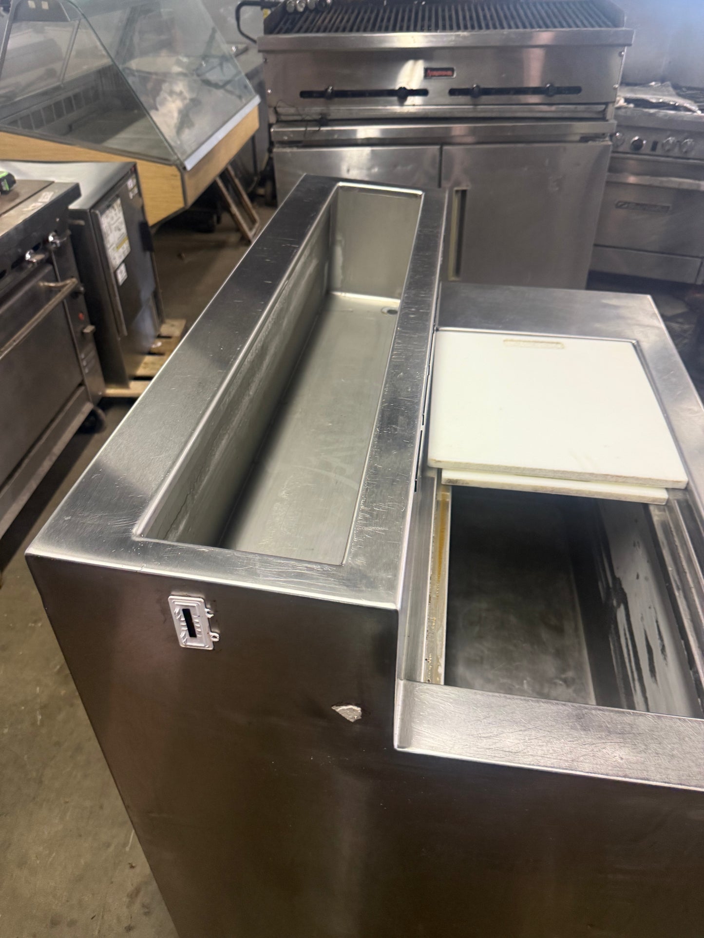 Randell DCST-44-SR9 44" Sliding Lid Ice Cream Dipping Cabinet Freezer & Syrup Rail USED