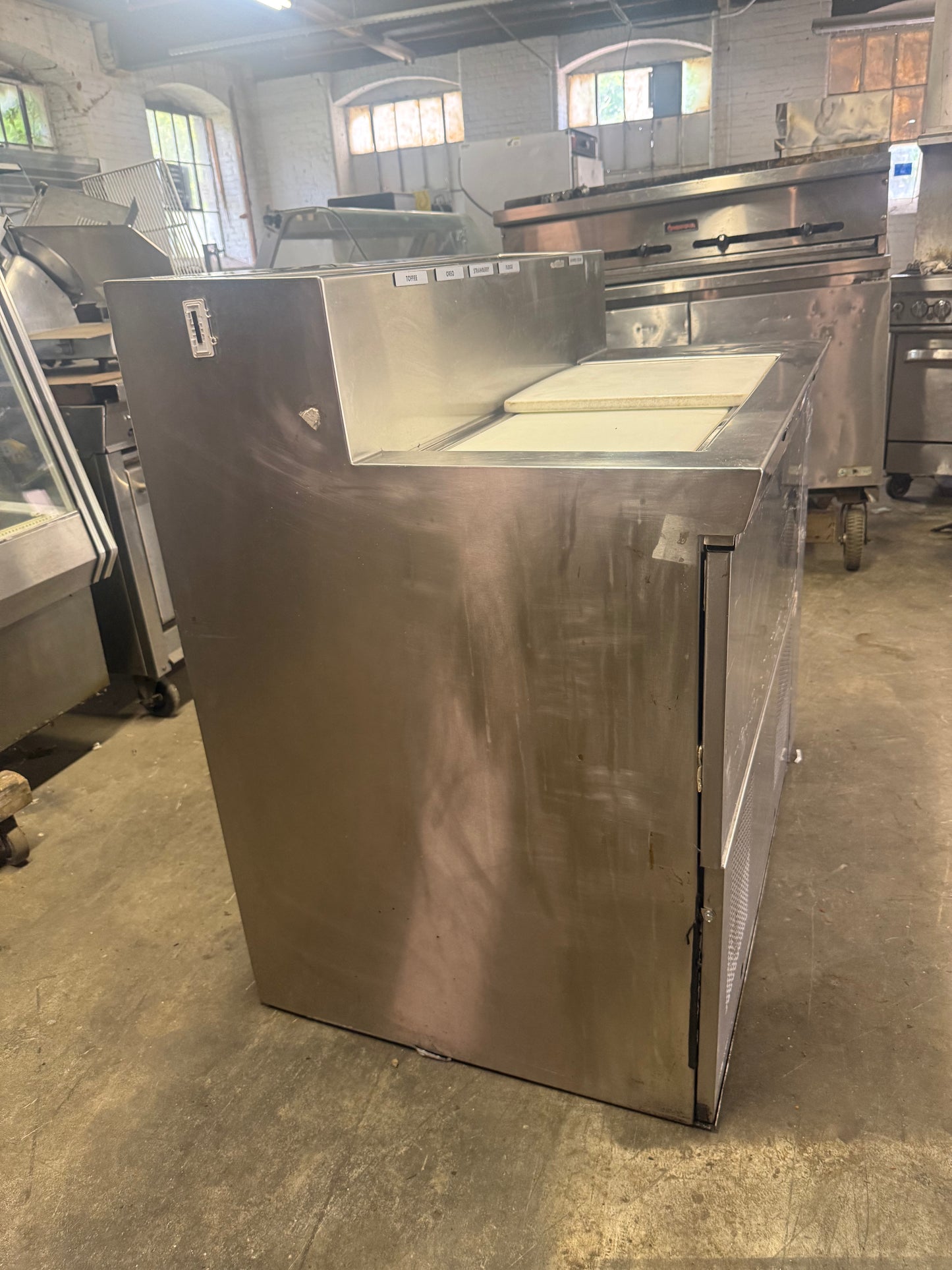 Randell DCST-44-SR9 44" Sliding Lid Ice Cream Dipping Cabinet Freezer & Syrup Rail USED