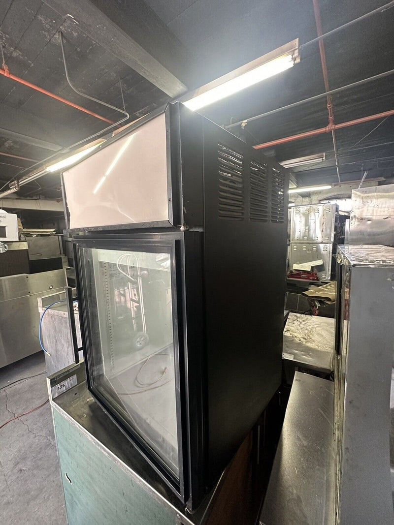 True GDM-05 Countertop Merchandiser Refrigerator USED