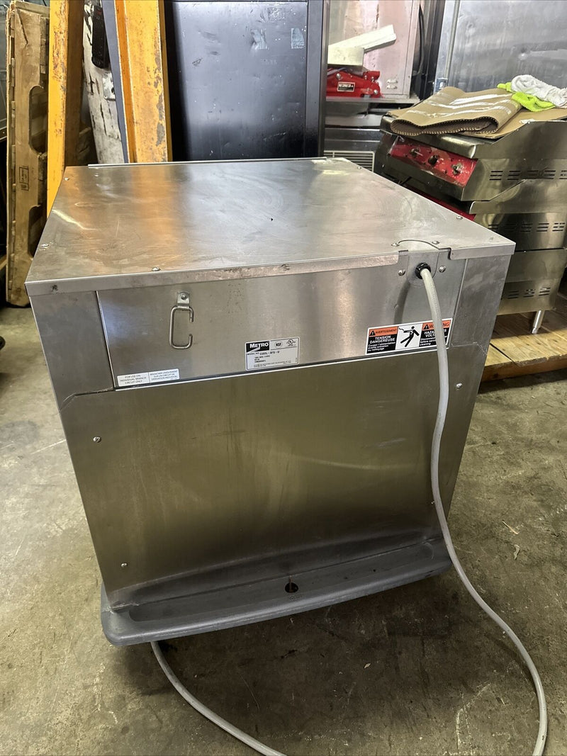 Metro C593-SFS-U 1/2 Height Insulated Mobile Heated Cabinet USED
