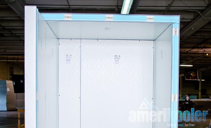 Amerikooler Walk-In Storage Freezer / OUTDOOR / With Floor / 6'W x 6'L x 7'7"H